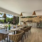 Dazzling Magorian 4 Bedrooms Spacious Furnished Вилла