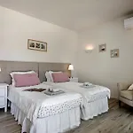 Dazzling Magorian 4 Bedrooms Spacious Furnished