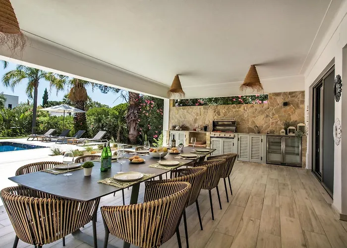 Dazzling Magorian 4 Bedrooms Spacious Furnished Villa