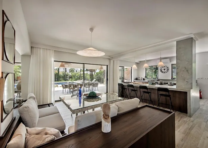 Dazzling Magorian 4 Bedrooms Spacious Furnished Villa