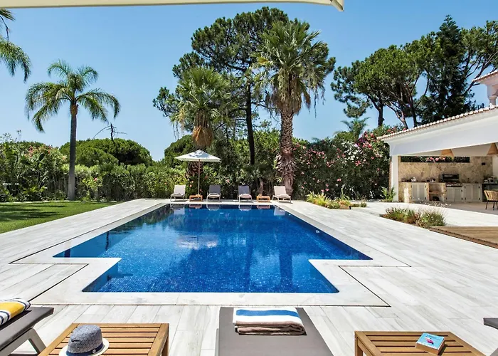 Dazzling Magorian 4 Bedrooms Spacious Furnished Villa *