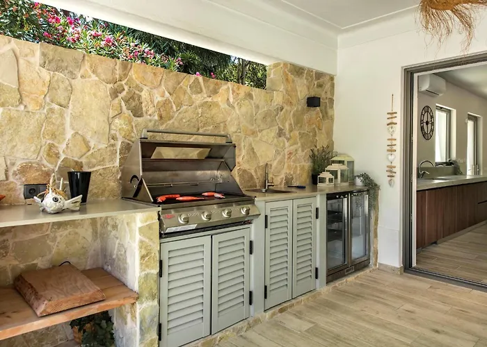 Villa Dazzling Magorian 4 Bedrooms Spacious Furnished