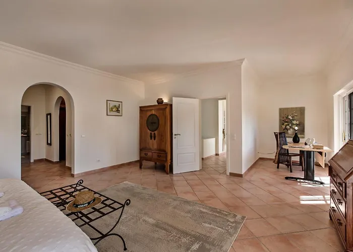 Dazzling Magorian 4 Bedrooms Spacious Furnished Villa Almancil