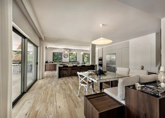 Dazzling Magorian 4 Bedrooms Spacious Furnished Villa Almancil