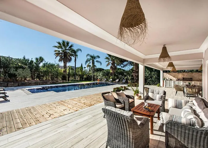 Villa Dazzling Magorian 4 Bedrooms Spacious Furnished Almancil