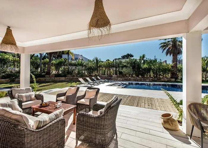 Dazzling Magorian 4 Bedrooms Spacious Furnished *