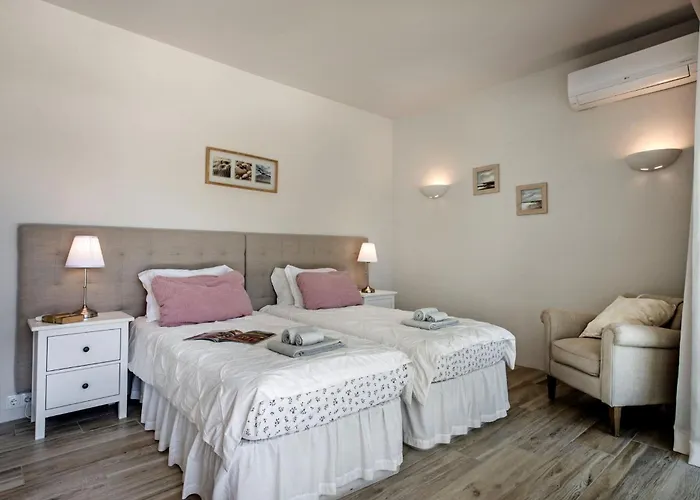 Dazzling Magorian 4 Bedrooms Spacious Furnished