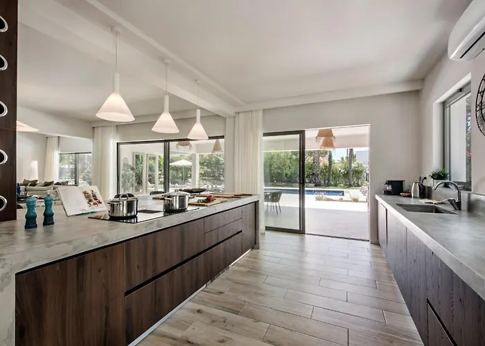 Dazzling Magorian 4 Bedrooms Spacious Furnished Almancil