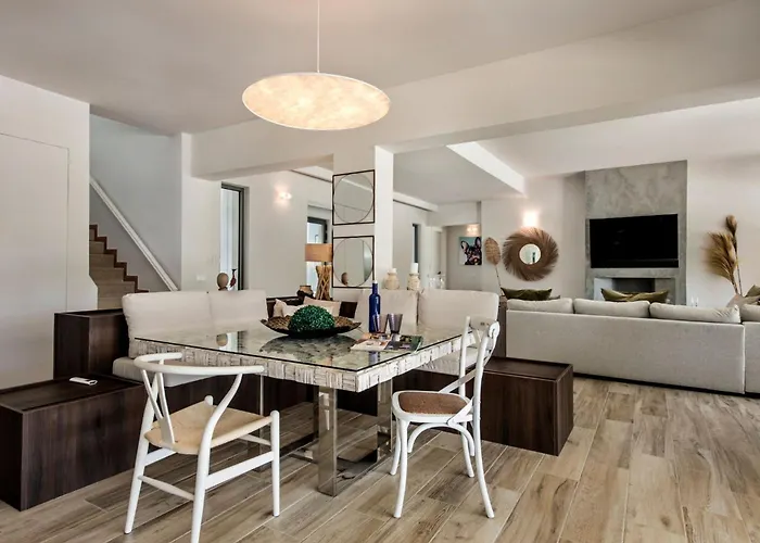 Dazzling Magorian 4 Bedrooms Spacious Furnished Villa