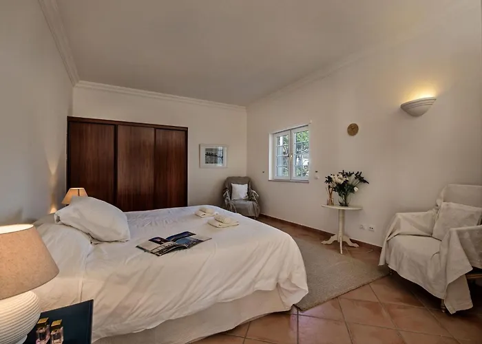 Villa Dazzling Magorian 4 Bedrooms Spacious Furnished