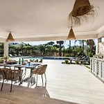 Dazzling Magorian 4 Bedrooms Spacious Furnished 别墅 *