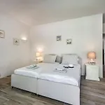 Dazzling Magorian 4 Bedrooms Spacious Furnished Villa *