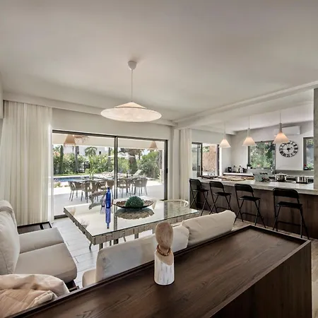 Dazzling Magorian 4 Bedrooms Spacious Furnished ヴィラ