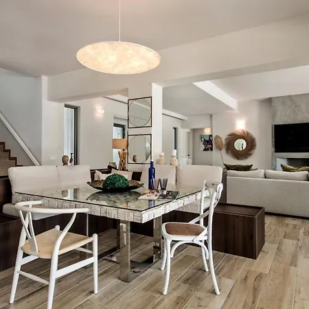 Dazzling Magorian 4 Bedrooms Spacious Furnished 빌라