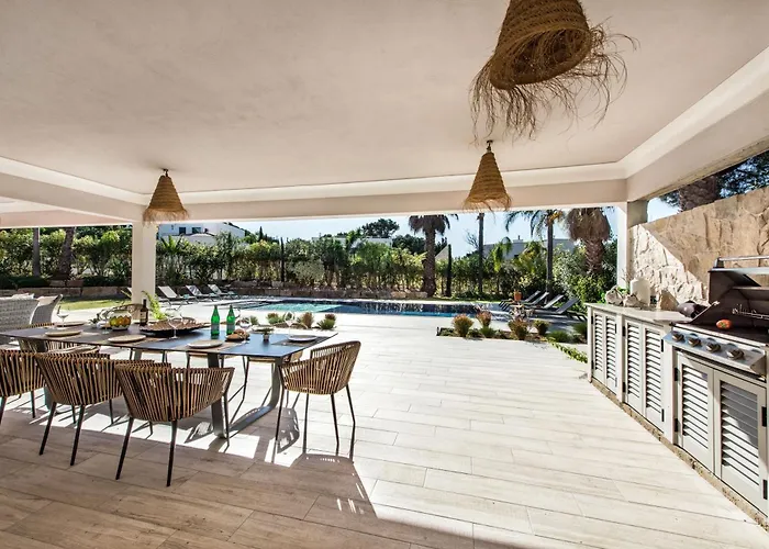 Dazzling Magorian 4 Bedrooms Spacious Furnished Villa *